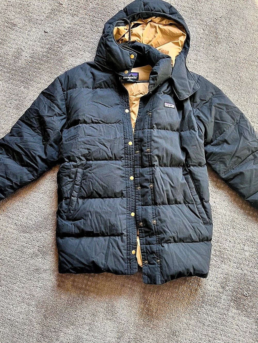 Patagonia Hooded Puffer Jacket in Navy blue & Brown
